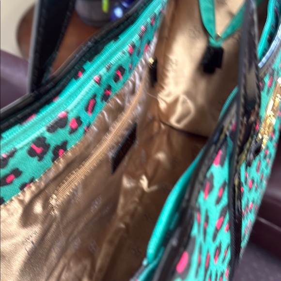 IMAN Green and Pink Tote Bag with Bold Design - Picture 2 of 4